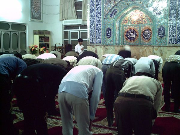 نماز در مسجد الغدیر