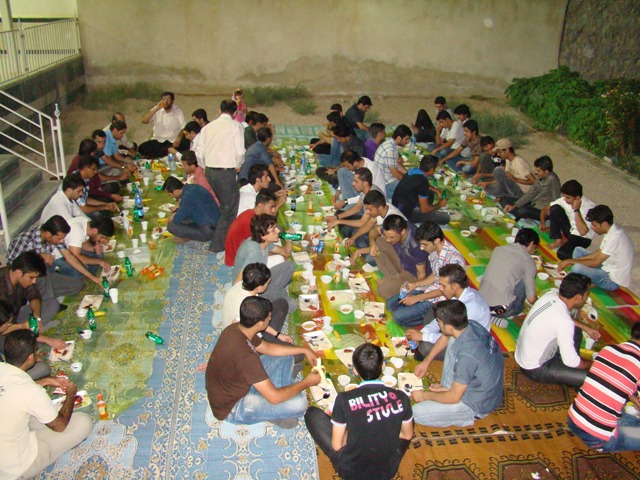 افطار در کنار کاربران رایانت