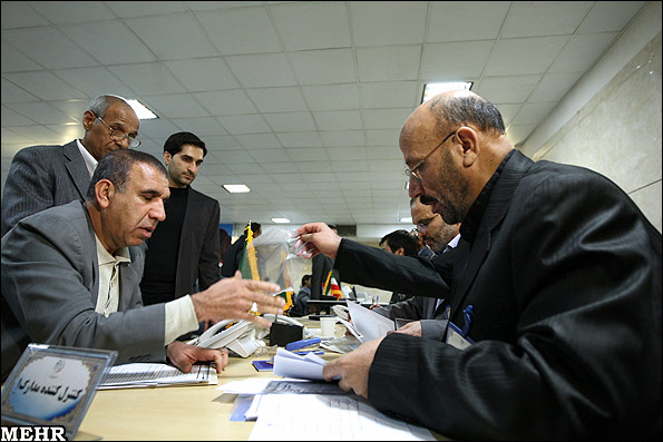 حسنی، نماینده شورای عالی استان‌ها در دو کمیسیون دولت