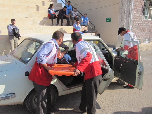 امدادگران هلال احمر در طرح امداد زمستانی شرکت کردند