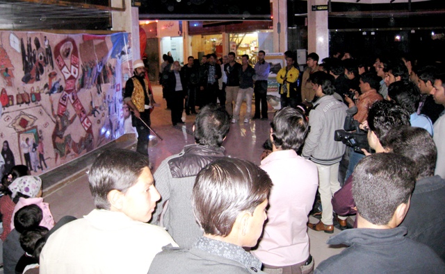 پرده‌خوانی ایدز در لار