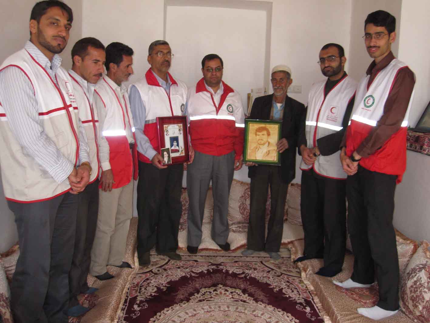 دیدار کارکنان و امدادگران جمعیت هلال احمر با خانواده شهدا