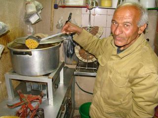 مصاحبه با خال زینل: ۳۵ سال در کوچه‌ها جار می‌زدم