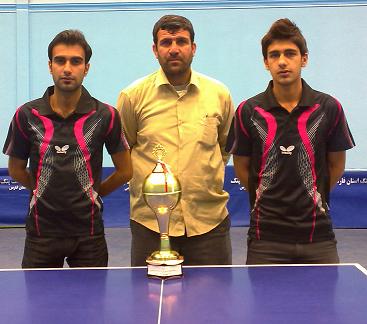 پینگ‌پنگ بازان گراش در  لار روی سکوی قهرمانی استان رفتند