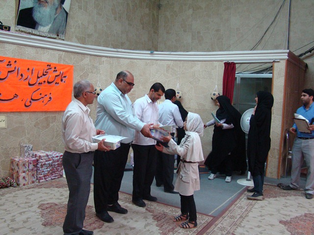 اولین جشنواره تجلیل از دانش‌آموزان برتر برگزار شد