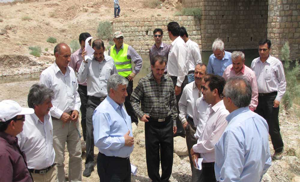 فدایی وعده داد: راه‌های خنج به سرانجام می‌رسد