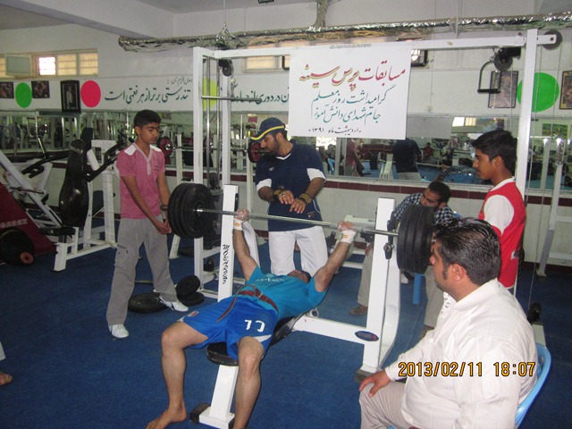 مسابقات پرس‌سینه جام شهدای دانش‌آموز