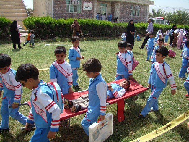 کودکان در مانور زلزله