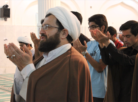 mandegari.1 اقامه نماز جماعت اولین روز ماه رجب به امامت حجه الاسلام والمسلمین ماندگاری در دانشکده