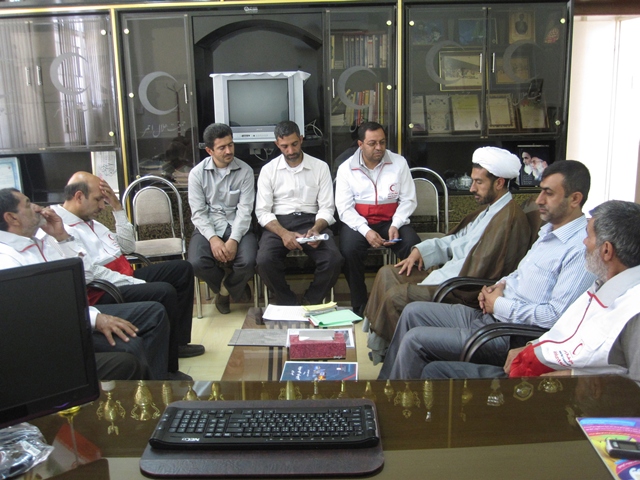 Helal هلال احمر با طرح همای رحمت به دستگیری نیازمندان میرود