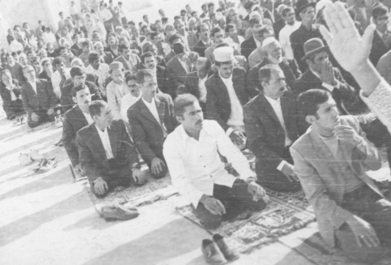 عباس پورشمسی و محمد بختیاری در نماز عید فطر  سال ۱۳۵۲