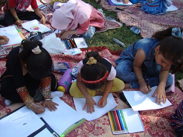 پرواز نقاشی‌ها در روز جهانی کودک