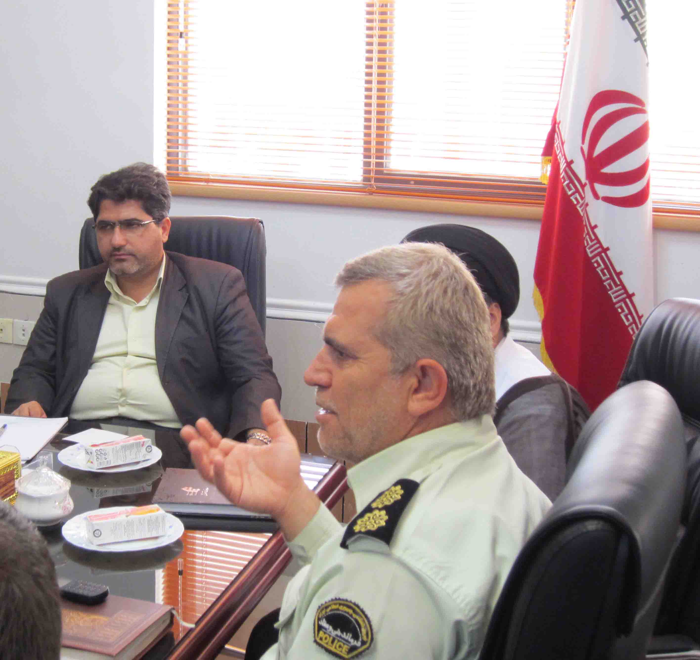 niro entezam فرماندار گراش: افغانیها با خانواده بروند