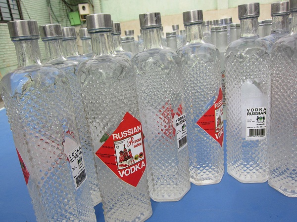 IMG_2459 پلیس محموله مشروبات الکلی را توقیف کرد