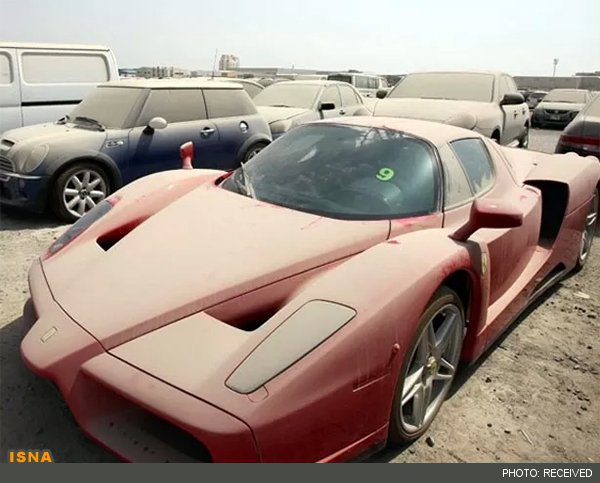 دبی؛ ماشین های گرانقیمت در پارکینگ