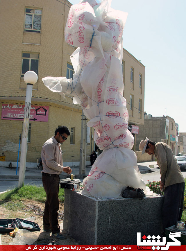 تندیس ایثار در ابتدای خیابان بسیج