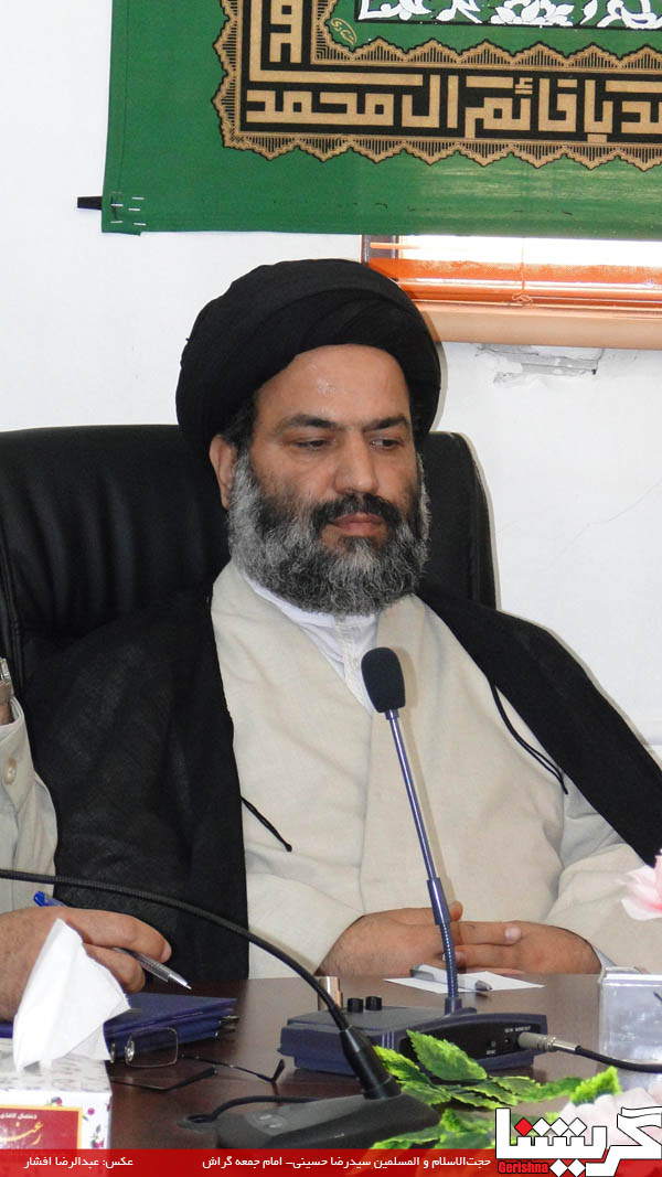 انتقاد صریح امام جمعه از ادارات: به بهانه‌ی جلسه، مردم با در بسته روبه‌رو نشوند