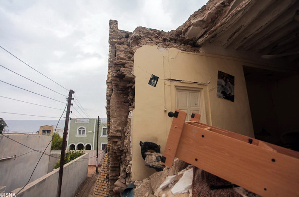 ارسال اقلام ضروری از گراش به منطقه زلزله‌زده بستک