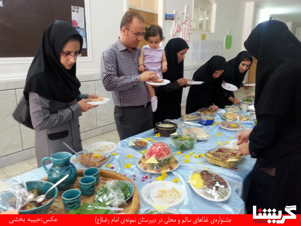 دانش‌آموزان نمونه غذای سالم پختند