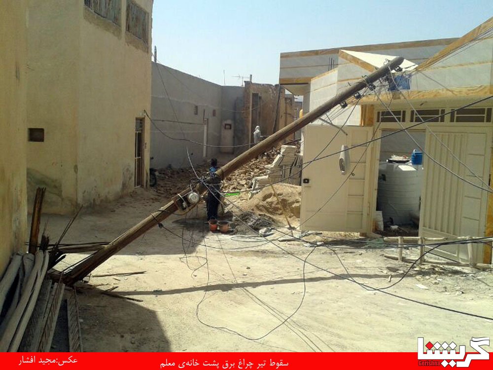 سقوط تیر چراغ برق