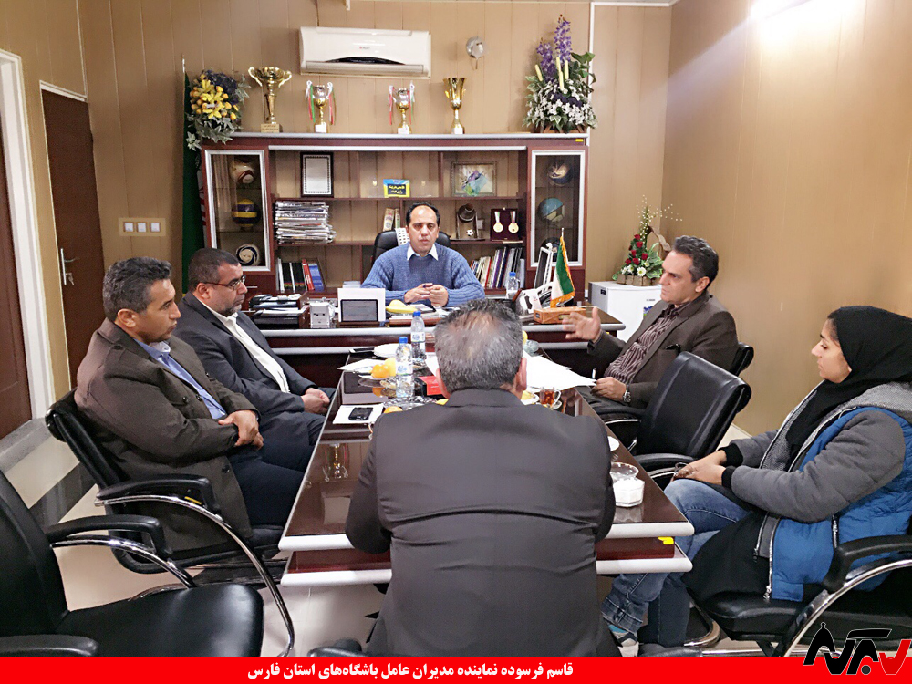 2 مدیرعامل هلالاحمر در هیات رییس هیات فوتبال استان