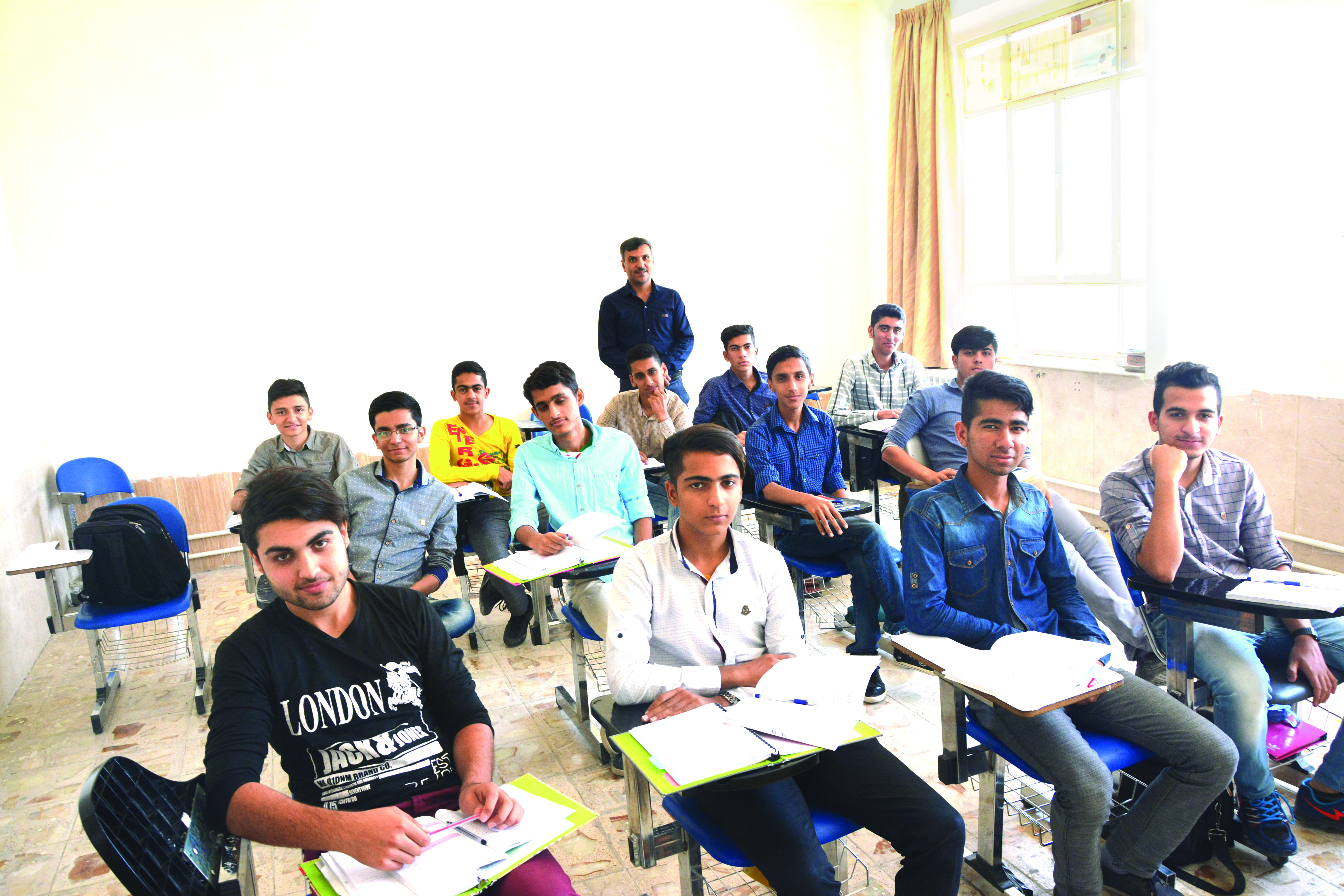 Madreseh Faraji (105) آموزگار بودن، هر روز سختتر از دیروز