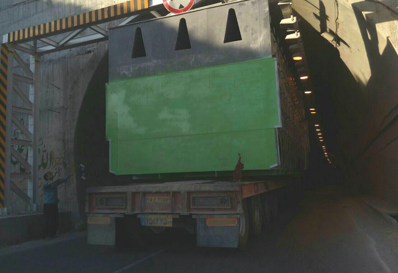 تریلی‌هایی که در تونل گیر می‌کنند