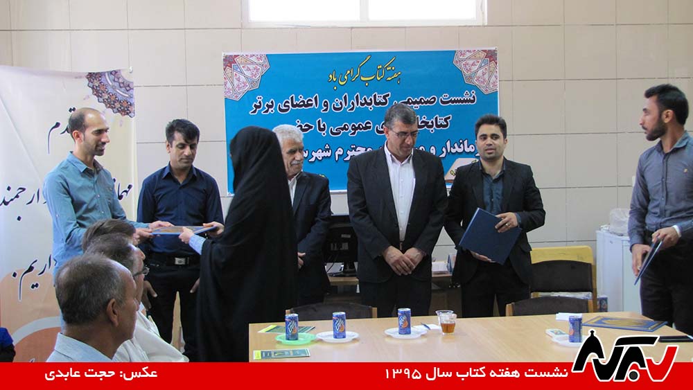 گفتگو با اهدا‌کننده برتر امسال: باز هم کتاب می‌خرم و هدیه می‌کنم